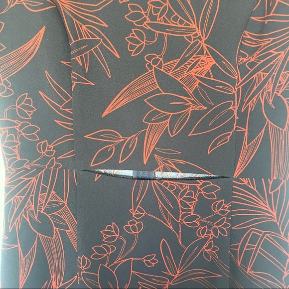 Babaton body con dress with horizontal rib cutout - Picture 2 of 3